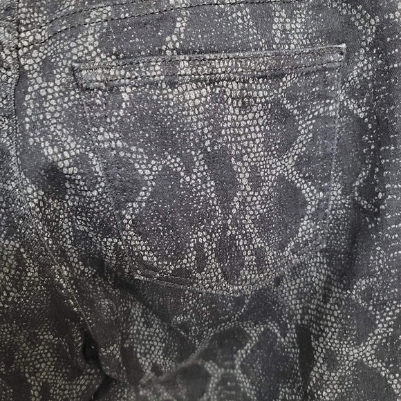 Snake Print Jeans by Rich & Skinny ~ True Black ~ NWOT ~ Size 25 - Picture 2 of 4